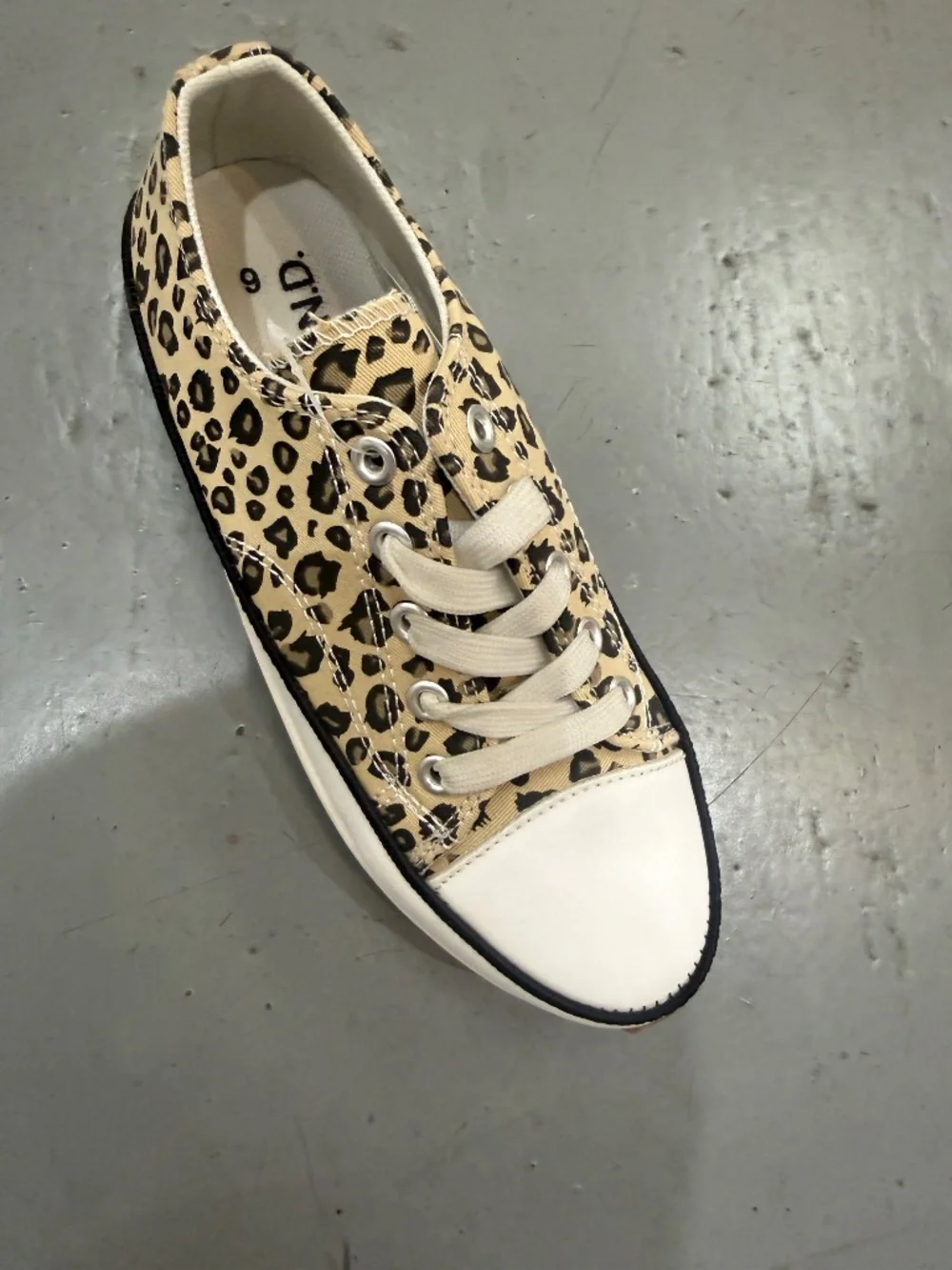 Women's  Slip On Walking Shoes Fashion Low Top Canvas Sneaker